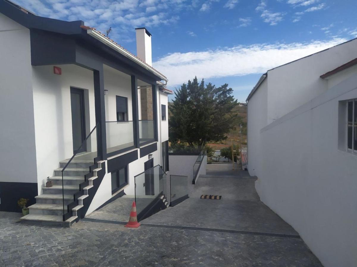 Hall 92 Quartos Com Wc Em Moradia Com Piscina A-Das-Lebres Loures Exterior foto