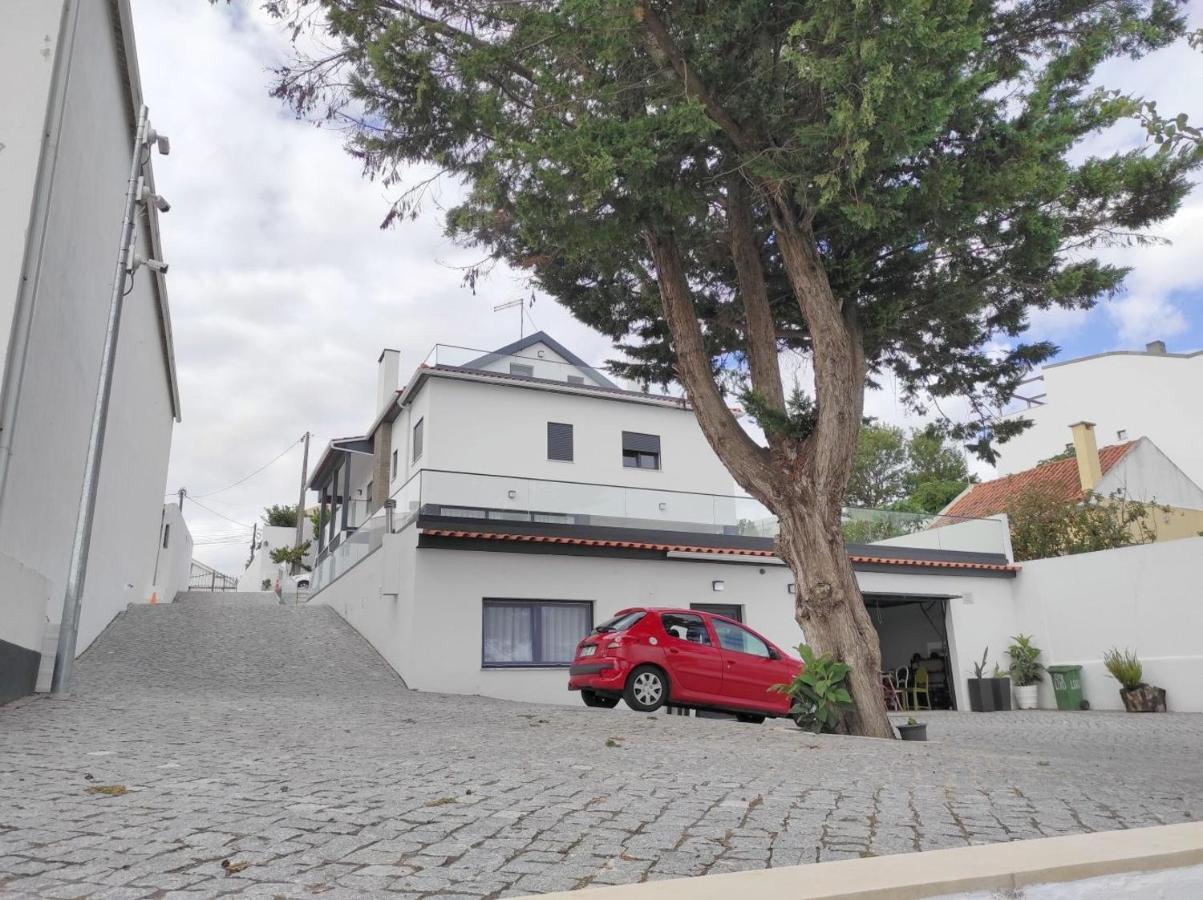 Hall 92 Quartos Com Wc Em Moradia Com Piscina A-Das-Lebres Loures Exterior foto