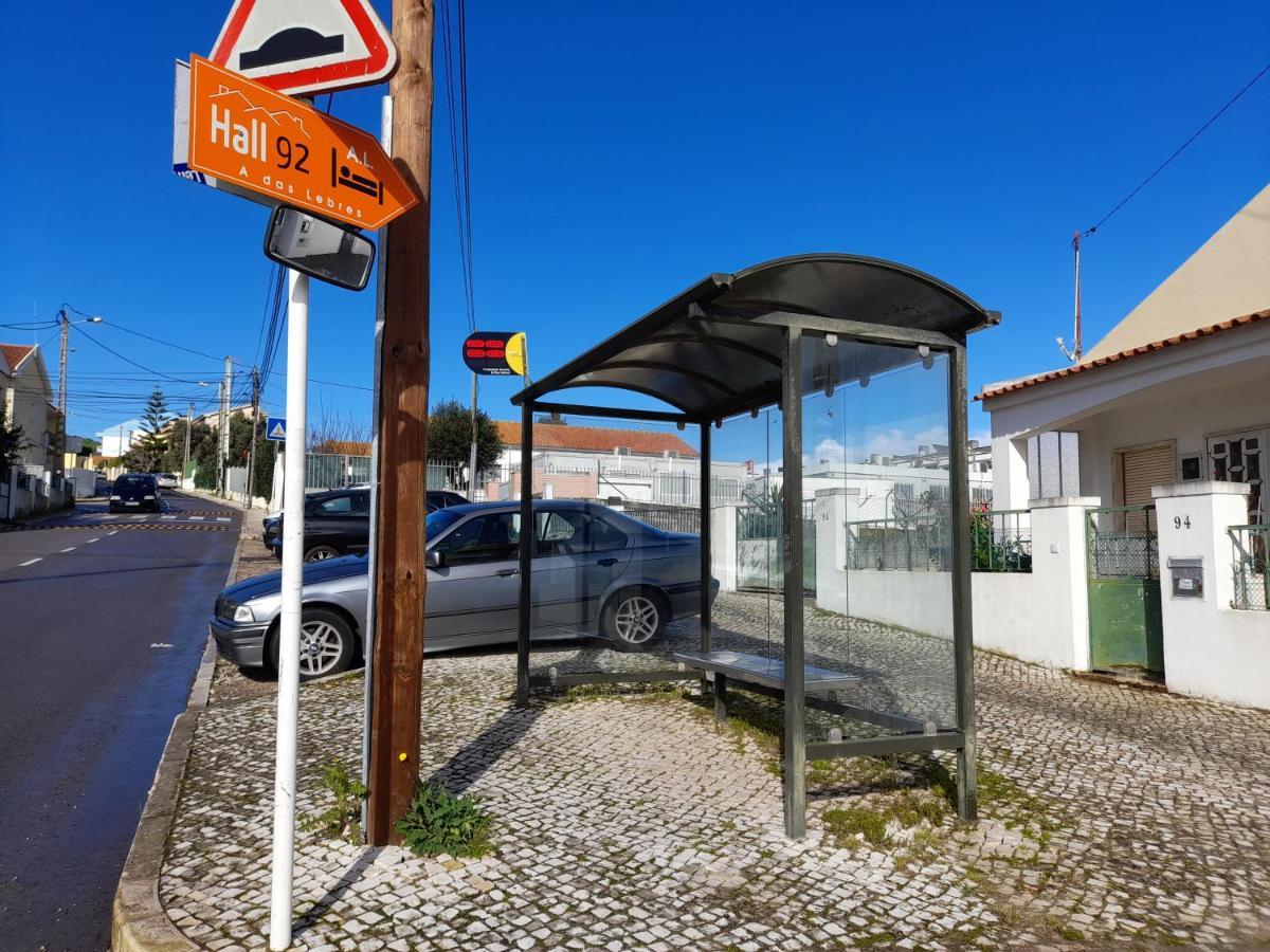 Hall 92 Quartos Com Wc Em Moradia Com Piscina A-Das-Lebres Loures Exterior foto