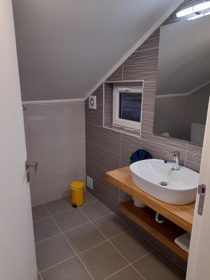 Hall 92 Quartos Com Wc Em Moradia Com Piscina A-Das-Lebres Loures Exterior foto