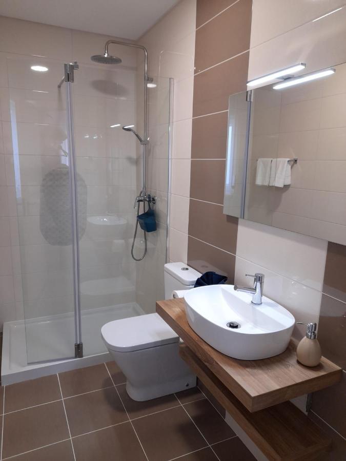 Hall 92 Quartos Com Wc Em Moradia Com Piscina A-Das-Lebres Loures Exterior foto